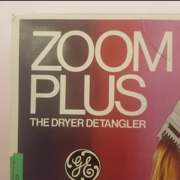 Zoom plus the dryer detangler with attachments. - Picture 10 of 11